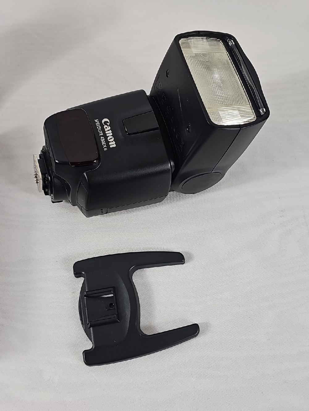 Canon 430EX II Flash Unit in Black - Picture 6 of 10
